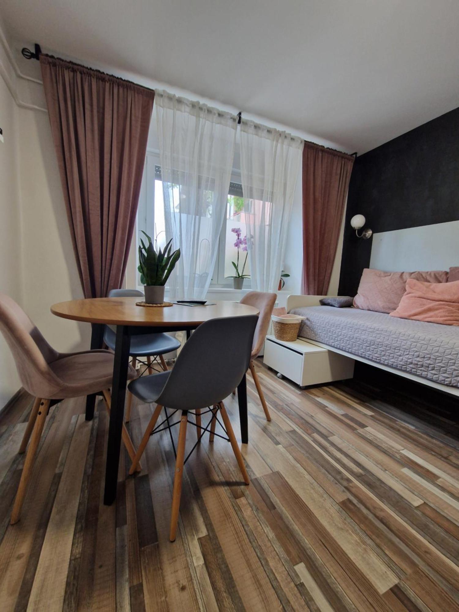 Friz&Fany Postojna City Center Buitenkant foto